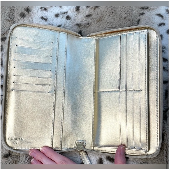 CHANEL ICON PATENT LEATHER ZIP AROUND ORGANIZER WALLET/ CLUTCH BAG - Picture 11 of 16